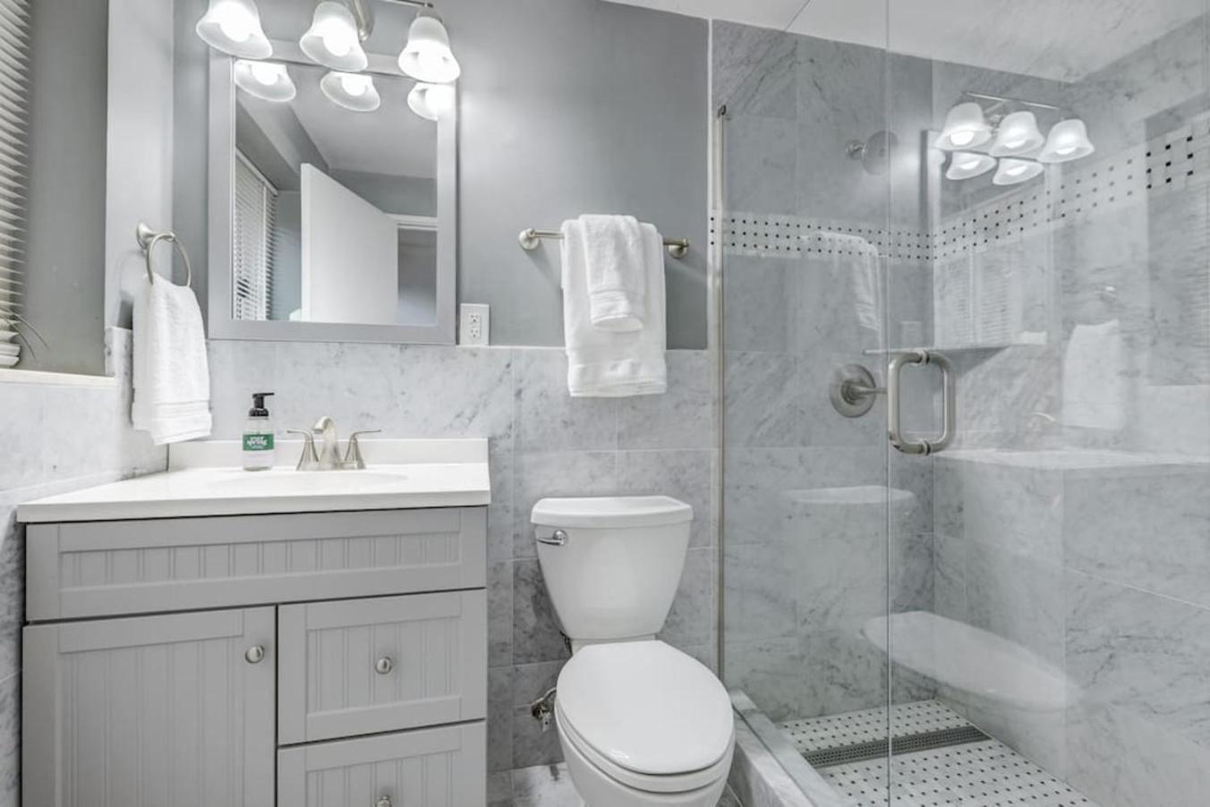 Modern Twist In A Historic Building, Sleeps 6 *