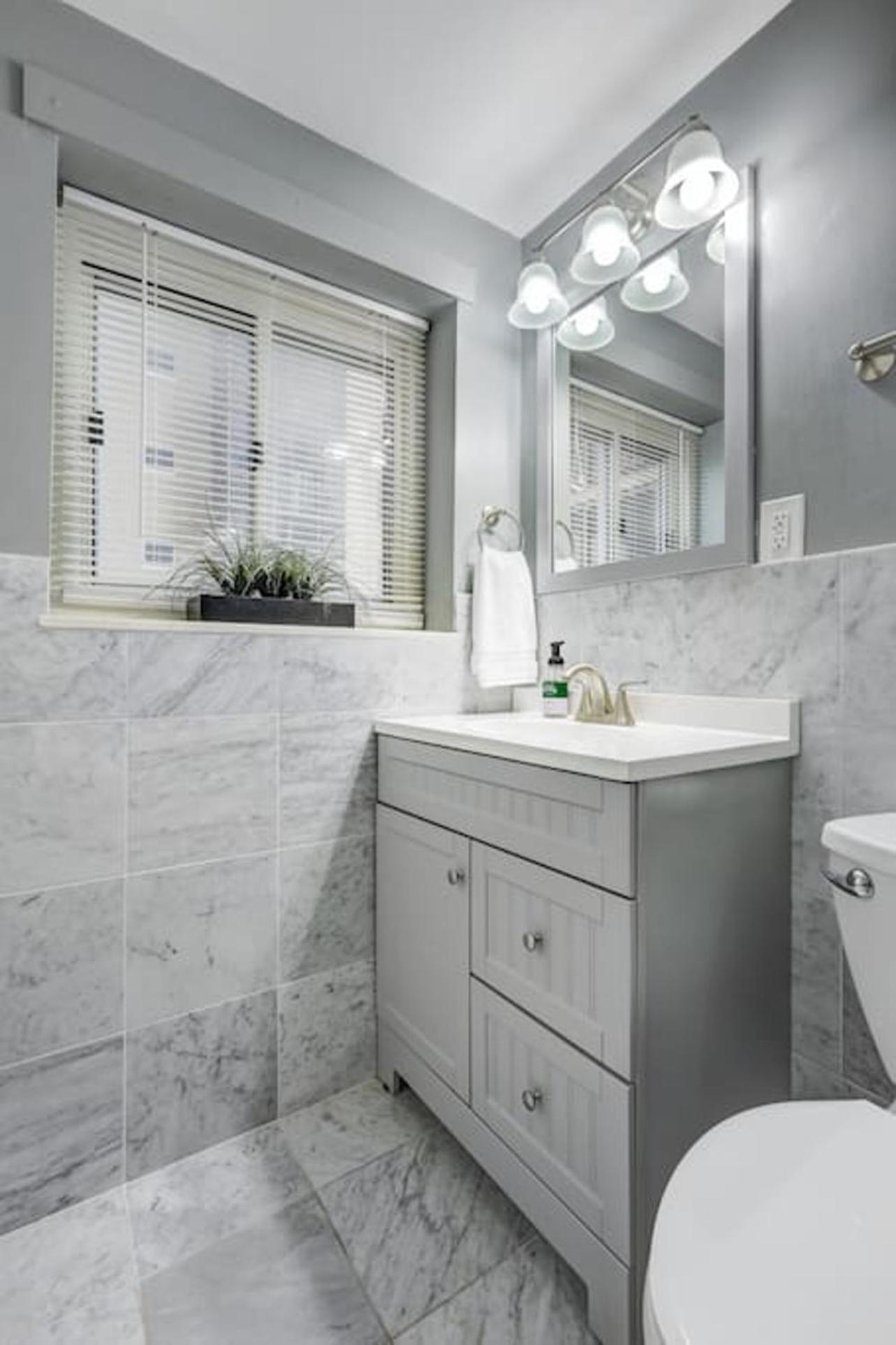 Modern Twist In A Historic Building, Sleeps 6 Atlanta
