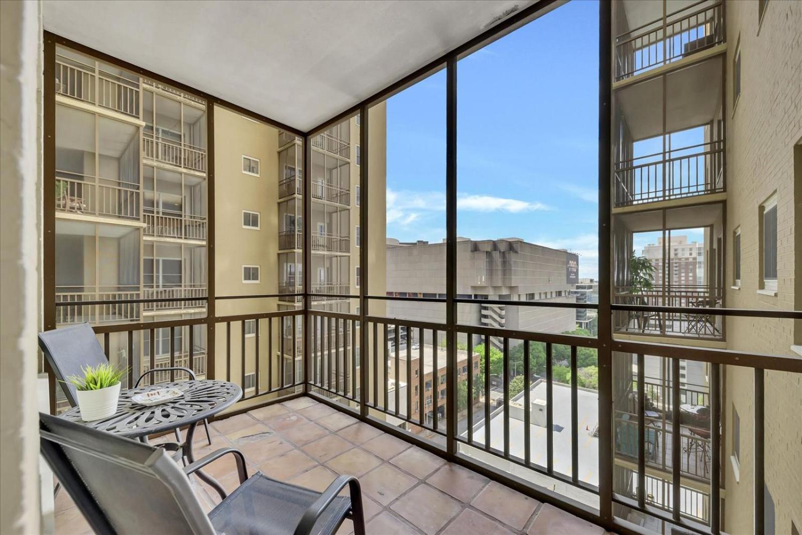 Modern Twist In A Historic Building, Sleeps 6 * Atlanta